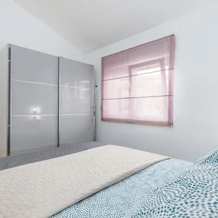 Semesterbostad Stancija Korta *