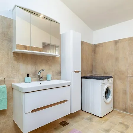 Semesterbostad Stancija Korta *